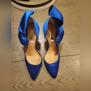 INC bow heels